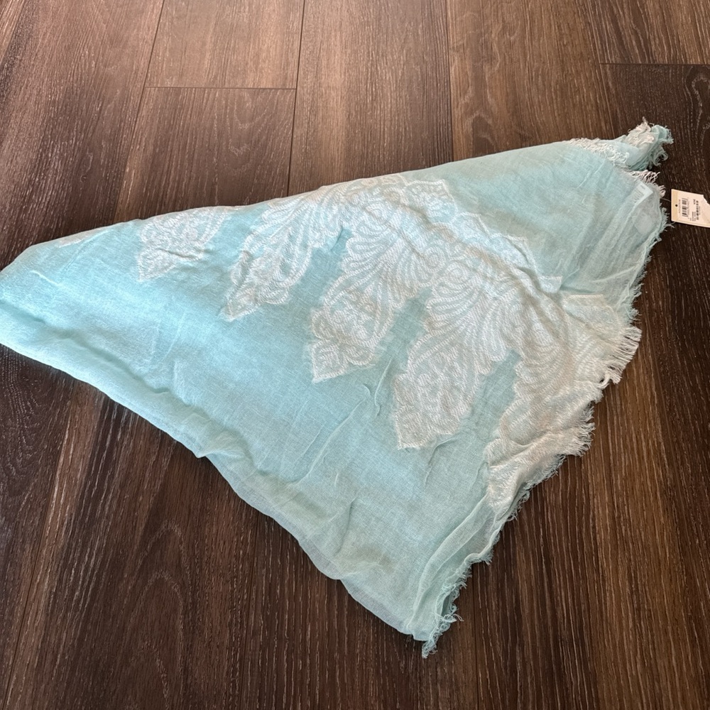 Gorgeous sky blue scarf!